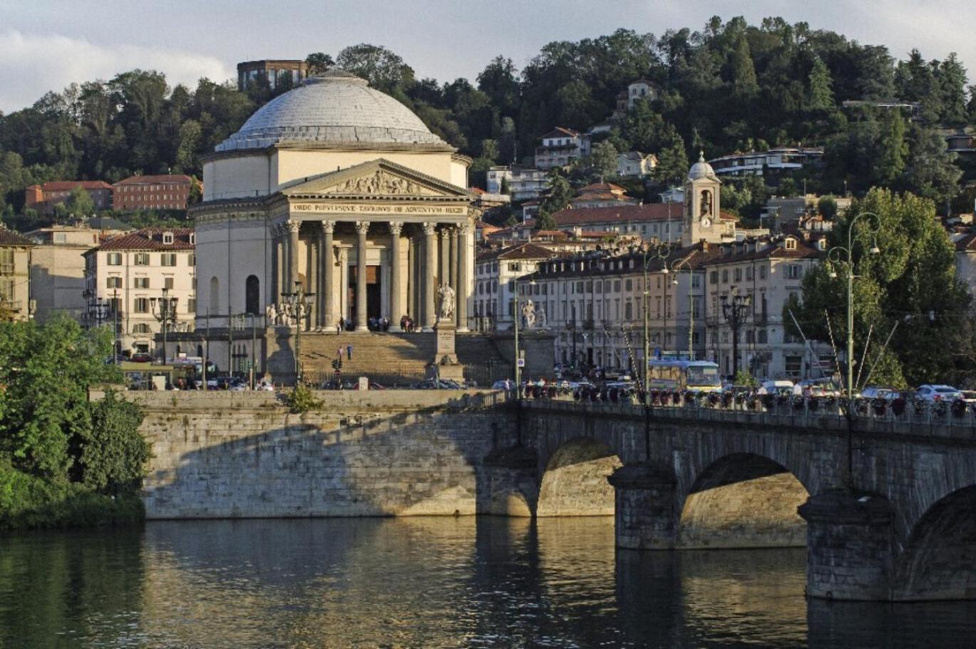 Comecasa Near Piazza Vittorio 2 Bedrooms Turin Luaran gambar
